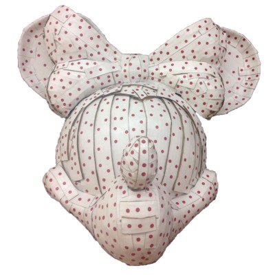Minnie mouse is in demand as well 58 x 50 x 42 cm Cartón, papel adhesivo,, pintura acrílica y barniz acrílico 2017 1.000€